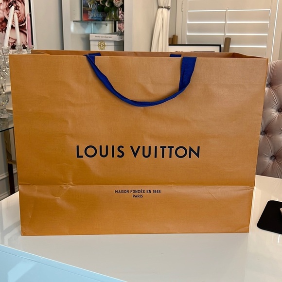 HUGE LOUIS VUITTON PAPER SHOPPING BAG - Picture 3 of 17